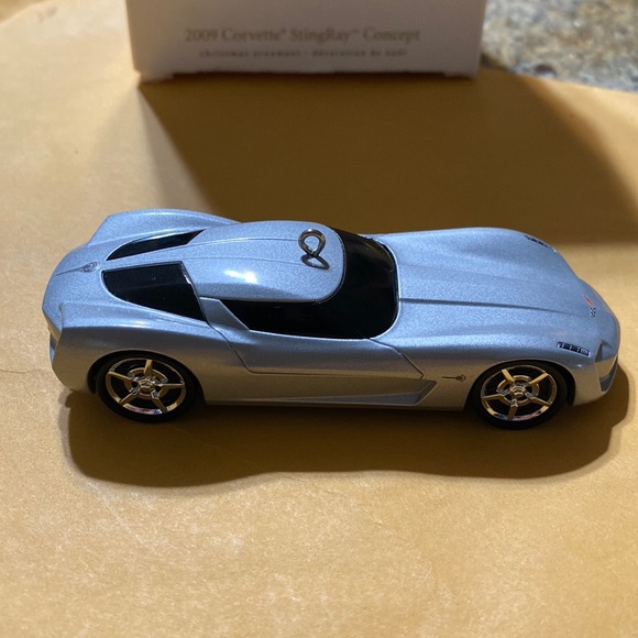 Hallmark 2009 corvette stingray GM ornament - Picture 2 of 10